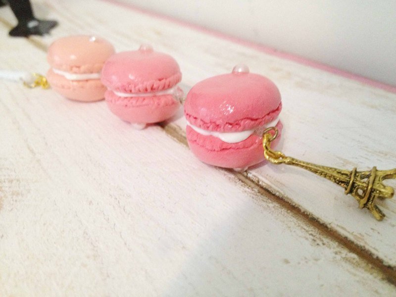 sweet4girls Hand cream French macarons in Paris Charm wedding dust plugs iPhone 4s s2 s3 htc cherry 3.5mm headphone plug - ที่ตั้งมือถือ - วัสดุอื่นๆ สีแดง