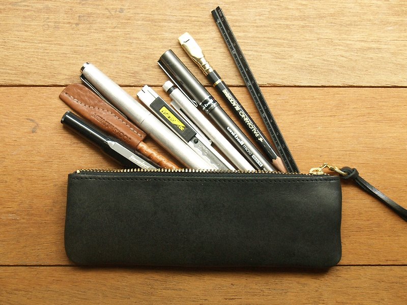 Leather Pen Case ( Custom Name ) - Harley Black - กล่องดินสอ/ถุงดินสอ - หนังแท้ สีดำ