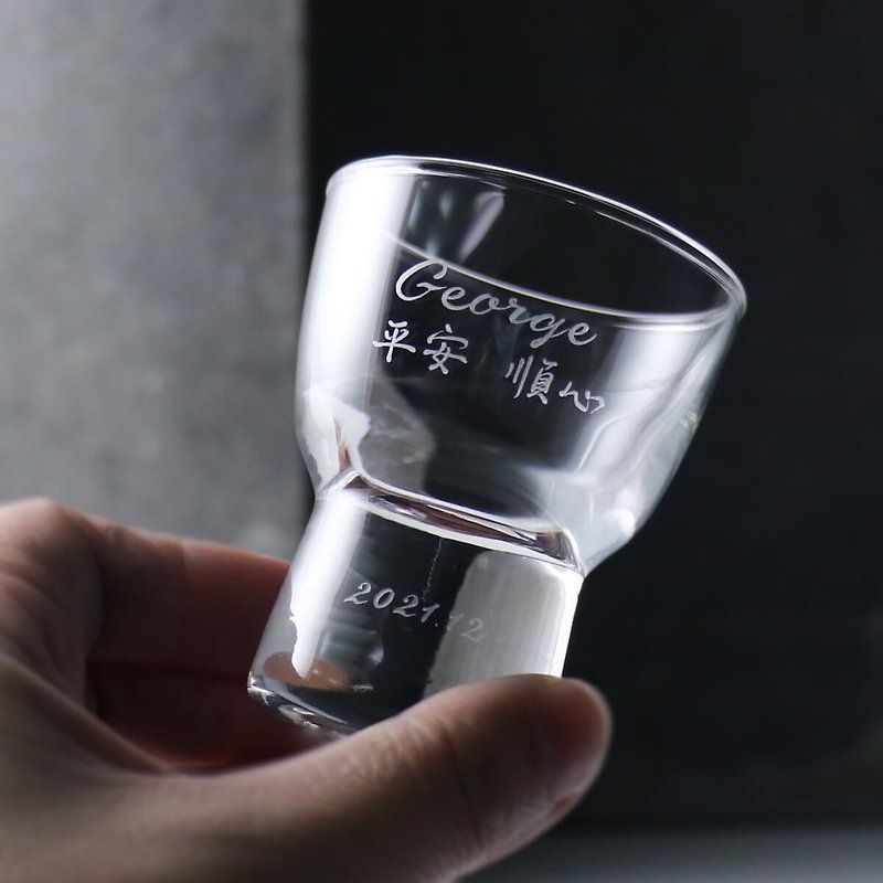 60cc [Japan Haiku] Thick-bottomed sake cup with lettering, Japanese sake spirit glass, pure sake glass customization - Bar Glasses & Drinkware - Glass Brown