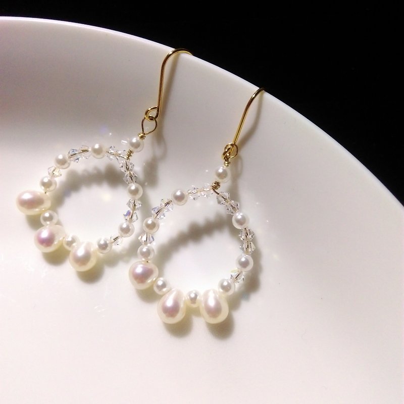 [LeRoseArts] Belle Perle series handmade earrings -FreshWater Pearl & amp; Swarovski Crystal - ต่างหู - เครื่องเพชรพลอย ขาว