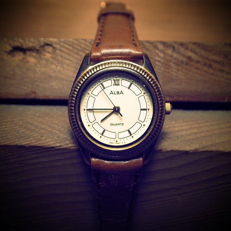 [ 老骨頭 ] 早期 古董 典雅 ALBA 雅柏錶 日製 石英錶 VINTAGE 古董 RETRO 古董錶 復古 - นาฬิกาผู้หญิง - หนังแท้ สีทอง
