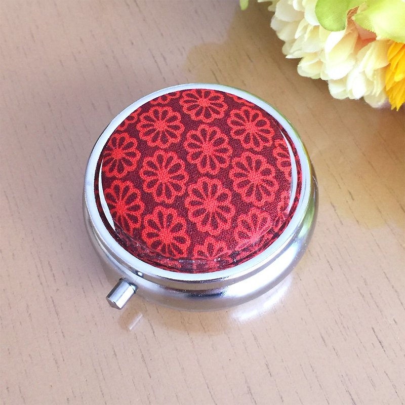 Pillbox with Japanese Traditional pattern, Kimono - Other - Other Metals Red