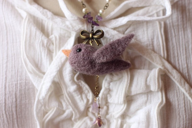 Comfrey natural vegetable dyes stained birds necklace with natural pearls and amethyst - Necklaces - Wool Purple