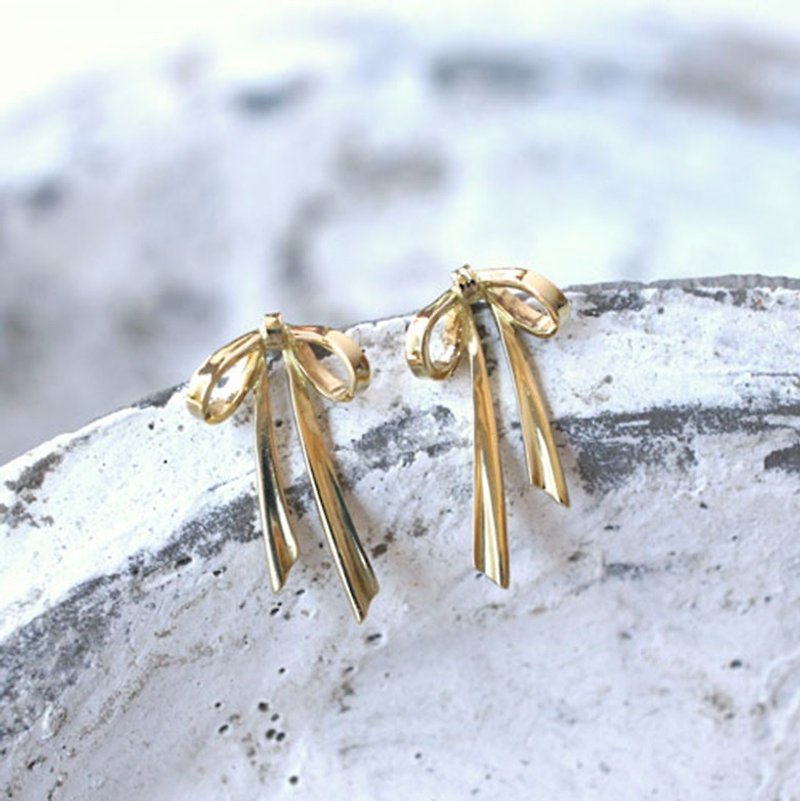 Ribbon earrings (K18YG) - ต่างหู - โลหะ สีทอง