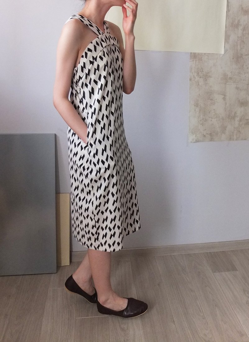 亞麻紗黑白彩紙片交叉領洋裝/小禮服 - 洋裝/連身裙 - 其他材質 