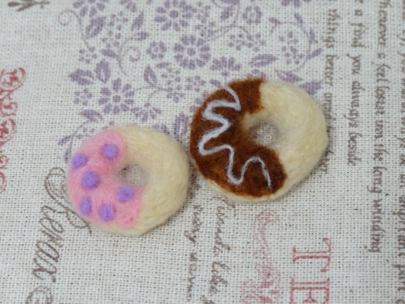 Donut-Wool felt  (key ring or Decoration) - Keychains - Wool Multicolor