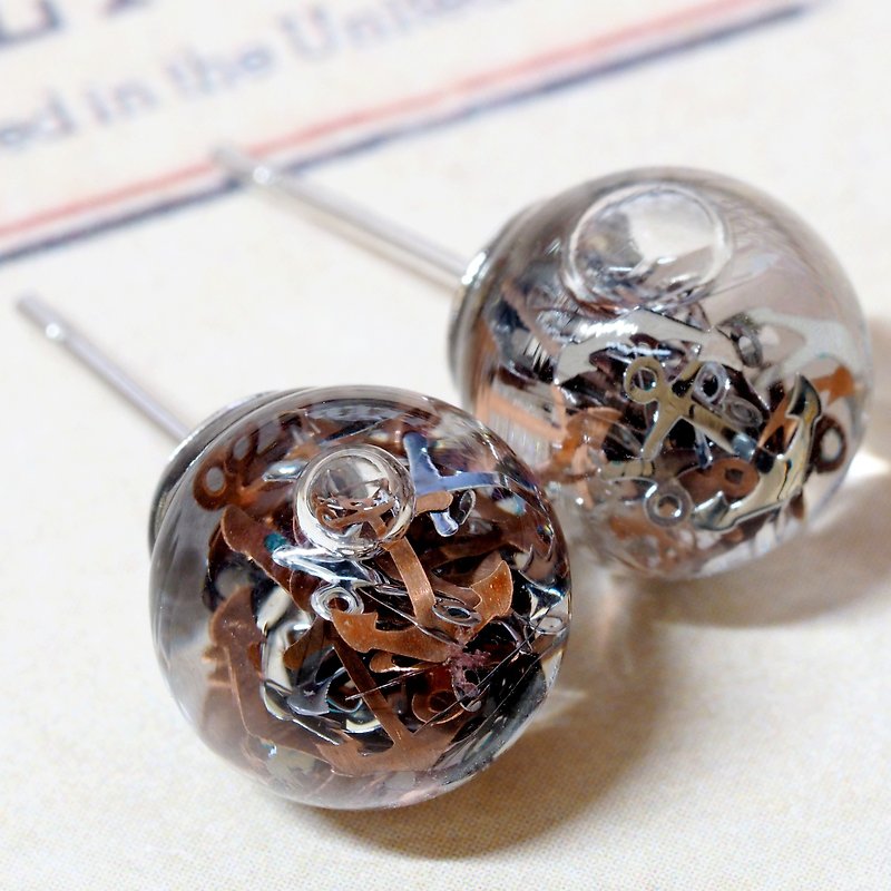 OMYWAY Handmade WATER Glass Globe - Earrings  1cm - Earrings & Clip-ons - Glass White