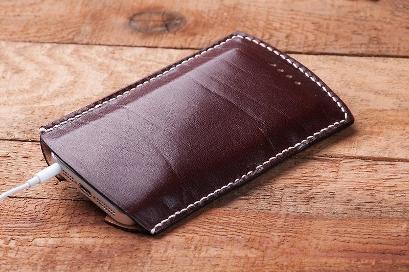 Italian Leather Shoulder iPhone Case / iPhone 5 & 5s / Handmade - เคส/ซองมือถือ - หนังแท้ สีนำ้ตาล