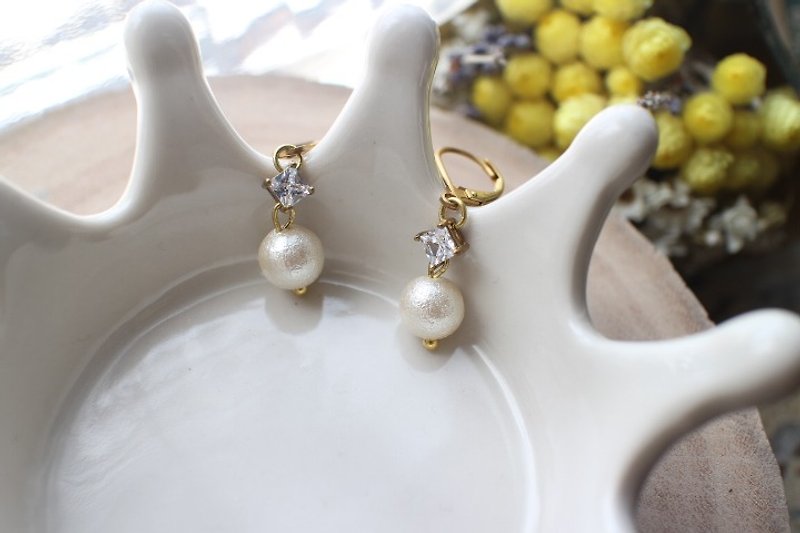 Japan cutton pearl/ zircon/ brass handmade earrings - Earrings & Clip-ons - Other Metals 