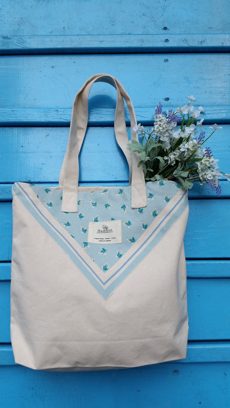 Nordic classic fresh blue floral pattern bag / handbag / shoulder bag / cotton canvas - กระเป๋าแมสเซนเจอร์ - วัสดุอื่นๆ ขาว