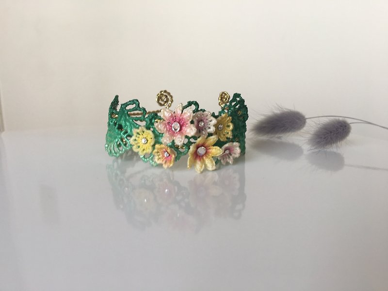 Bangle / Lee Mei-Shu - Rose  - Bracelets - Thread 