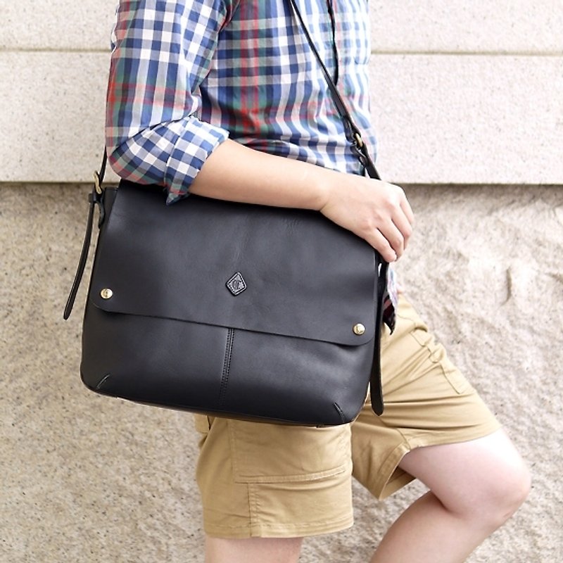 Japanese handmade classic neutral side backpack black Made in Japan by CLEDRAN - กระเป๋าแมสเซนเจอร์ - หนังแท้ สีดำ