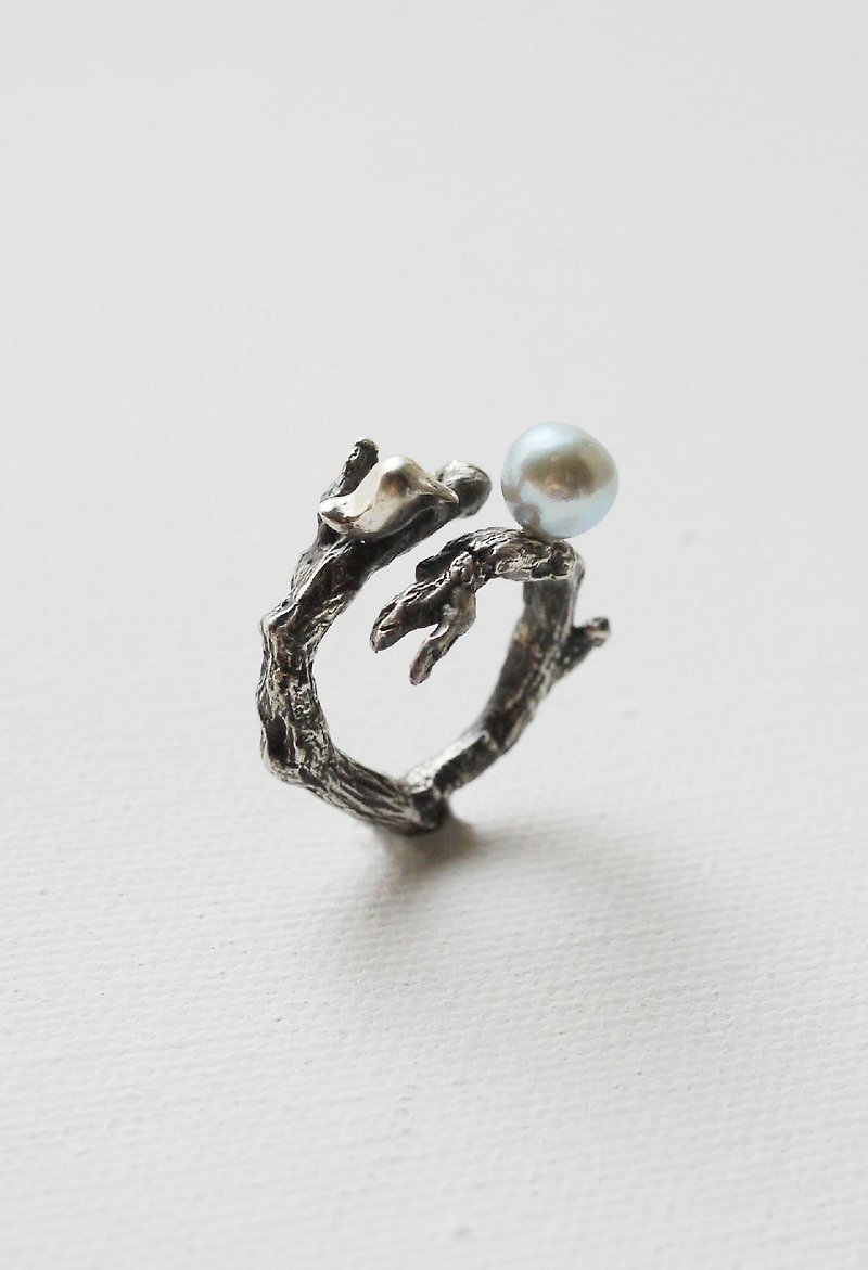 Petite Fille 手工銀飾 美麗的相遇 巴洛克珍珠純銀戒指 - 戒指 - 其他金屬 銀色