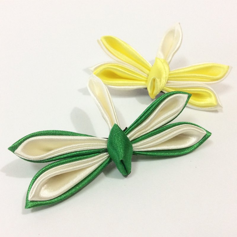 Kanzashi ribbon dragonfly brooch（つまみ細工） - Brooches - Silk Multicolor