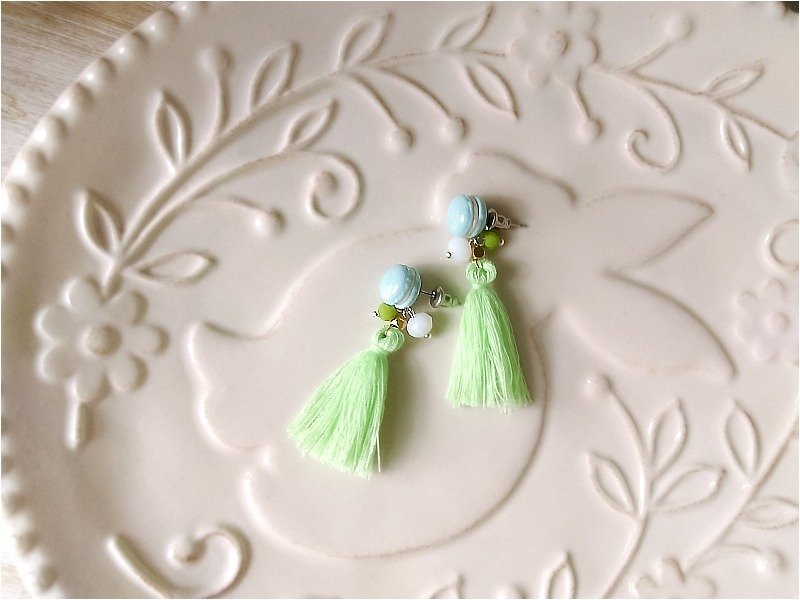 [Bohemia] colorful macarons {blue sky. Light green small tassel}. {Pin / clip-on earrings} - ต่างหู - ผ้าฝ้าย/ผ้าลินิน สีเขียว