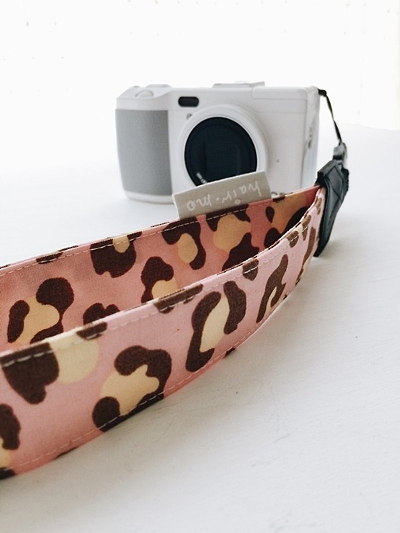 hairmo. Pink Leopard single hanging wrist band + QR skin graft group (hole) - ที่ใส่บัตรคล้องคอ - วัสดุอื่นๆ สึชมพู