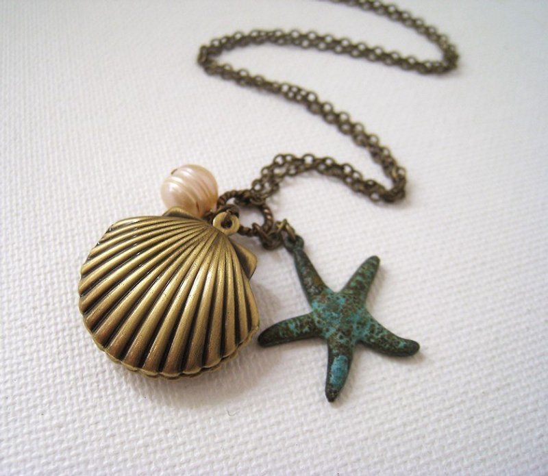 Treasure the memories of the sea. Shell Locket photo box necklace - Necklaces - Other Materials 