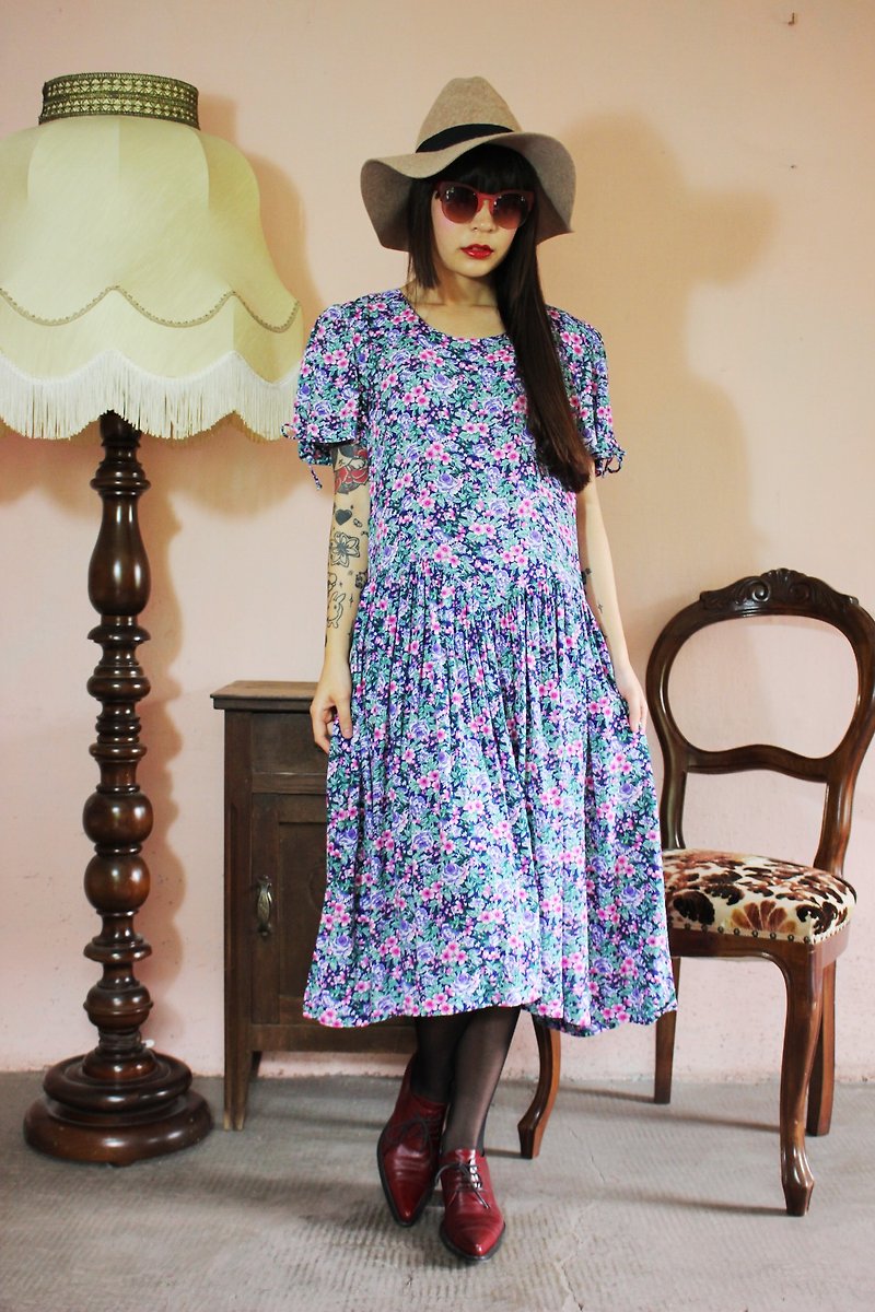 F1058 (Vintage) dark blue background pink floral cotton short-sleeved vintage dress (wedding / picnic / party) - ชุดเดรส - วัสดุอื่นๆ สีน้ำเงิน