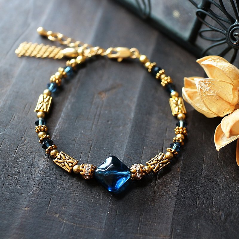 EF series NO.51 dark blue retro palace carved antique glass gorgeous brass bracelet - Bracelets - Glass Blue