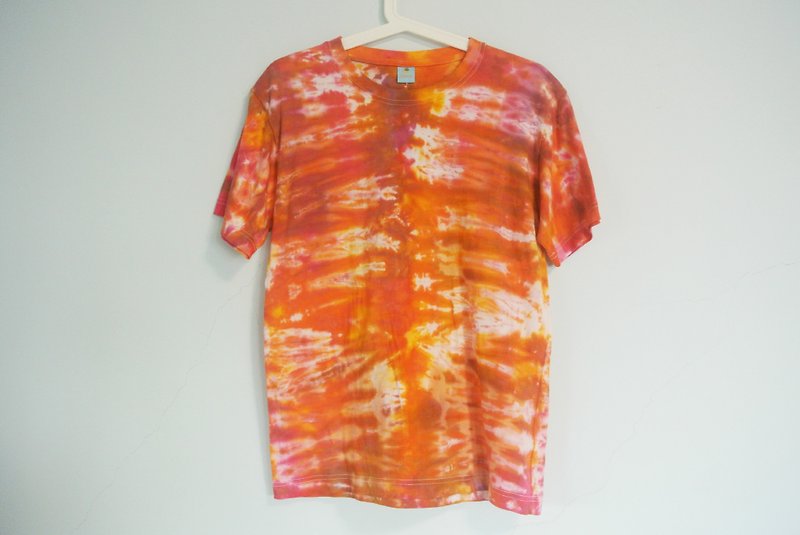 Yan Yan hand-dyed - Yen Yen render short-sleeved clothes. T-shirt. Hippie. - เสื้อฮู้ด - ผ้าฝ้าย/ผ้าลินิน สีส้ม