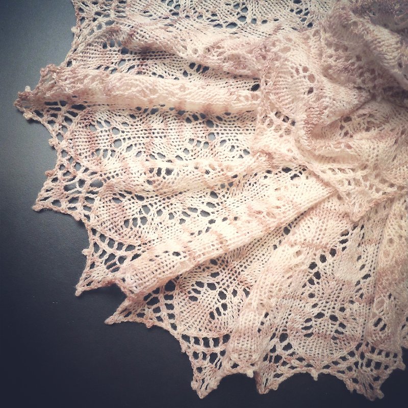 甜蜜夢境 手工編織蕾絲披肩/圍巾 - 絲巾 - 其他材質 卡其色