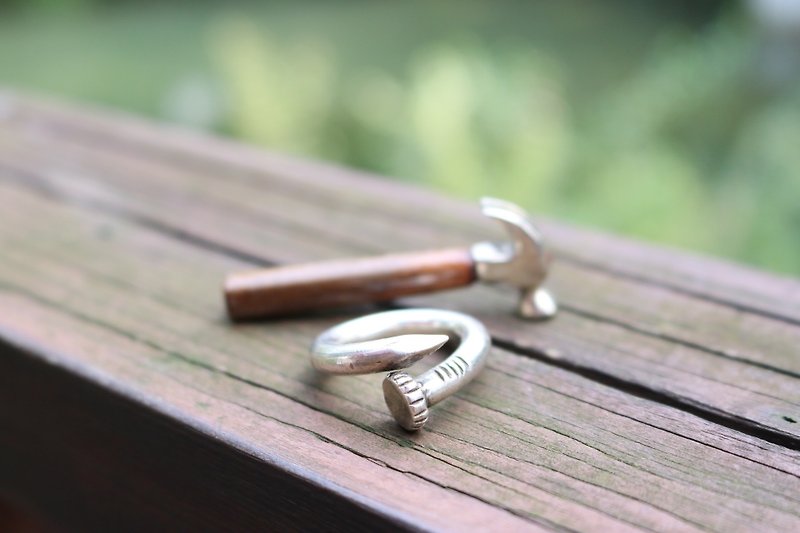 Out of the sterling silver worn nail ring - แหวนทั่วไป - โลหะ สีเงิน
