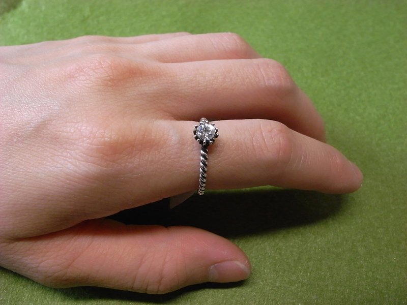 "Ermao Silver" simple twist Stone Silver Ring - แหวนทั่วไป - โลหะ 