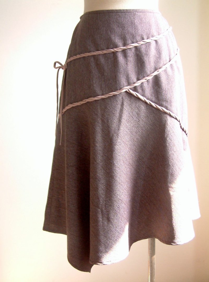 Irregular knee-length skirt with bow and ribbon - กระโปรง - วัสดุอื่นๆ สีม่วง