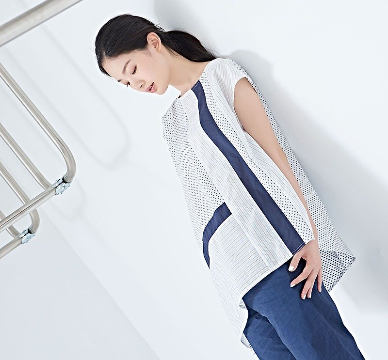 [End of Year Offer] Vio Stitching Asymmetric Long Top - เสื้อผู้หญิง - ผ้าฝ้าย/ผ้าลินิน ขาว