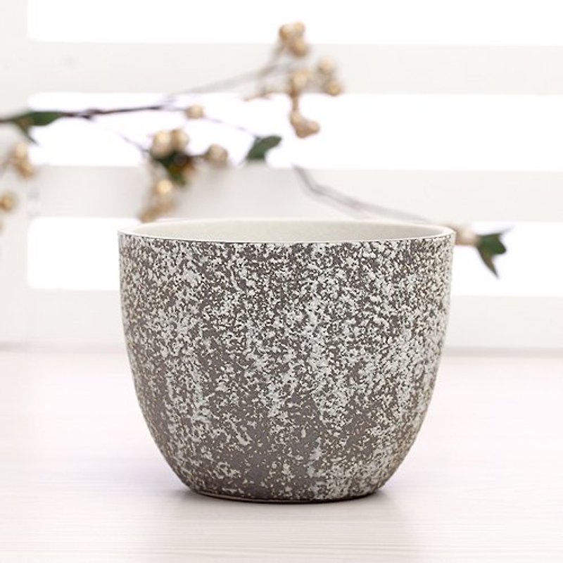 VIVA flower pot - Pottery & Ceramics - Other Materials White