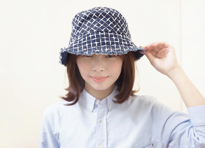 Fickle sided hat | blue checkered present - หมวก - วัสดุอื่นๆ สีน้ำเงิน