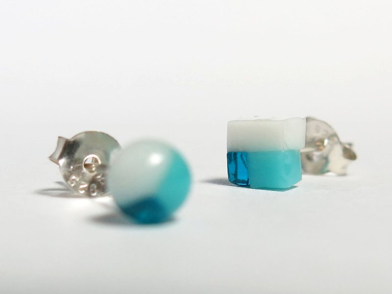 迴+骰子琉璃耳環 - 耳環/耳夾 - 玻璃 藍色