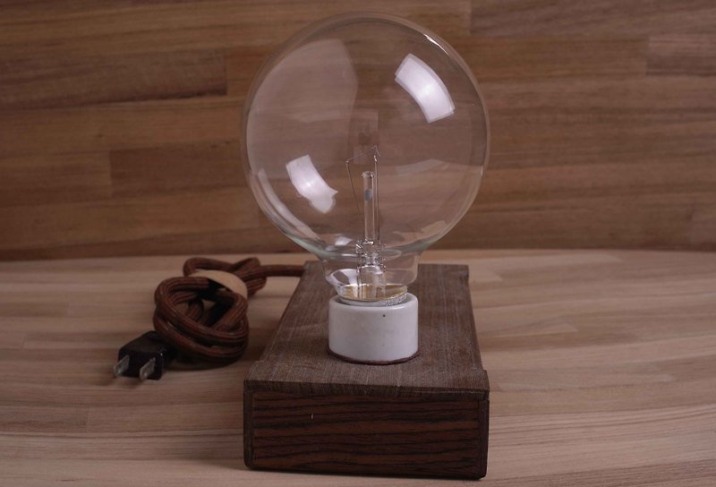 胡桃木低調桌燈 （不含燈泡）手工製作  限量商品 - Lighting - Wood Brown