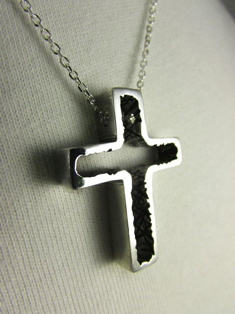 cross a necklace | mittag jewelry | handmade and made in Taiwan - สร้อยคอ - เงิน สีเงิน