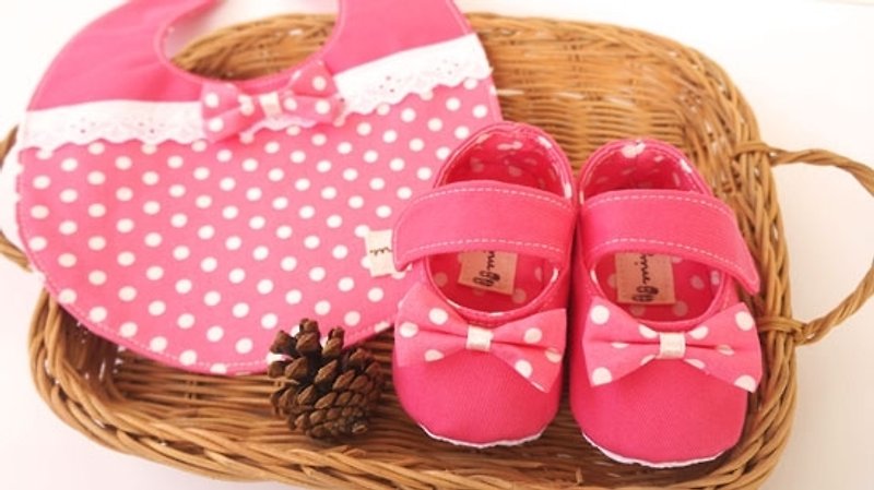 Cute pink dot / bib / bow / baby shoes / toddler shoes / full moon ceremony / moon gift box - ของขวัญวันครบรอบ - วัสดุอื่นๆ 