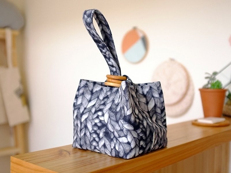 Wooden ring afternoon tea bag | black twist - Handbags & Totes - Cotton & Hemp 