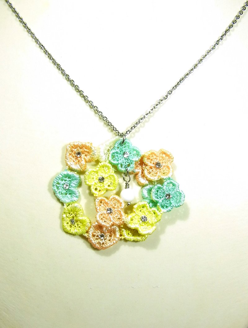 [A Lace Lace] light water star water Lace Necklace - Necklaces - Thread Multicolor