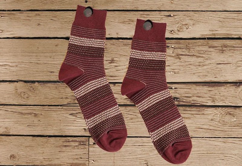Lin Guoliang Granular Color Jacquard Socks Wine Red - ถุงเท้าข้อกลาง - ผ้าฝ้าย/ผ้าลินิน สีแดง