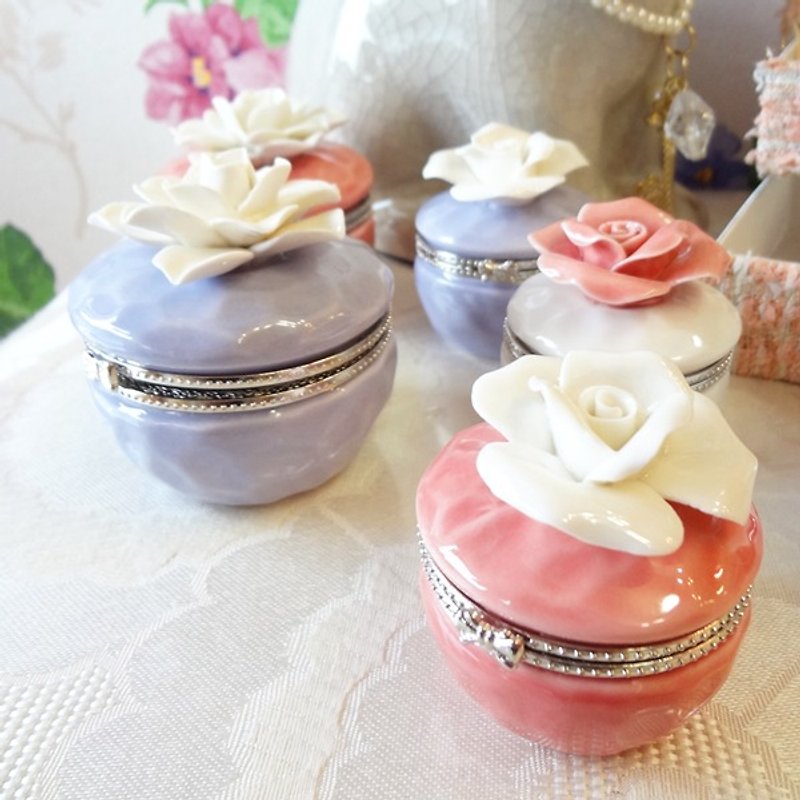 【ChouChou Lista】Japanese exquisite flower ceramic jewelry box (large) - Storage - Porcelain 