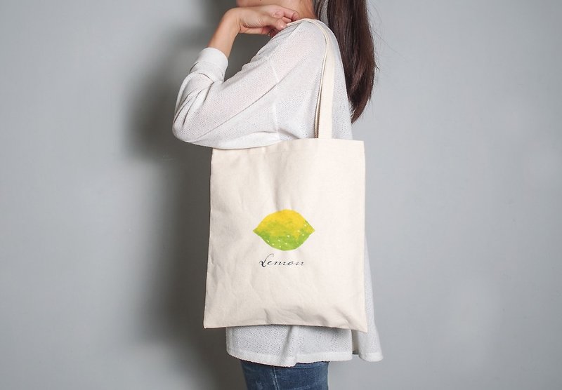 Hand-painted hand-printed cloth bag [lemon] single-sided pattern portable / shoulder - กระเป๋าแมสเซนเจอร์ - ผ้าฝ้าย/ผ้าลินิน สีเขียว