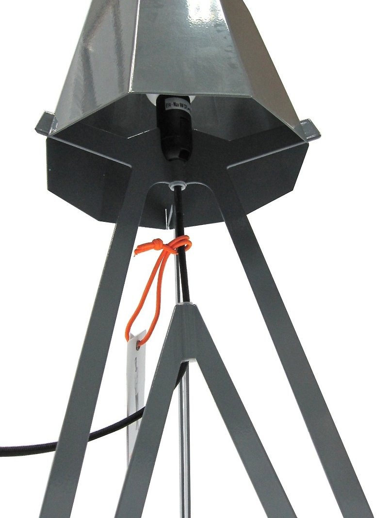 Leitmotiv, FLOWER Table lamp Black 設計師枱燈 - โคมไฟ - โลหะ สีดำ
