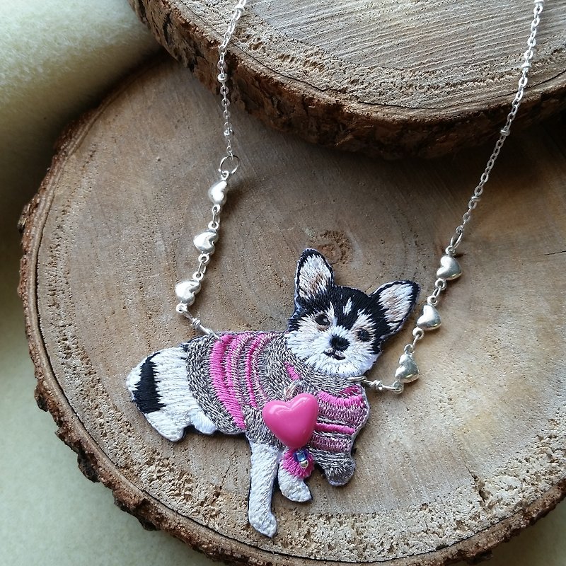 Chiwawa embroidery silver-plated necklace black and white Chihuahua embroidery plated Silver necklace - Necklaces - Paper Multicolor
