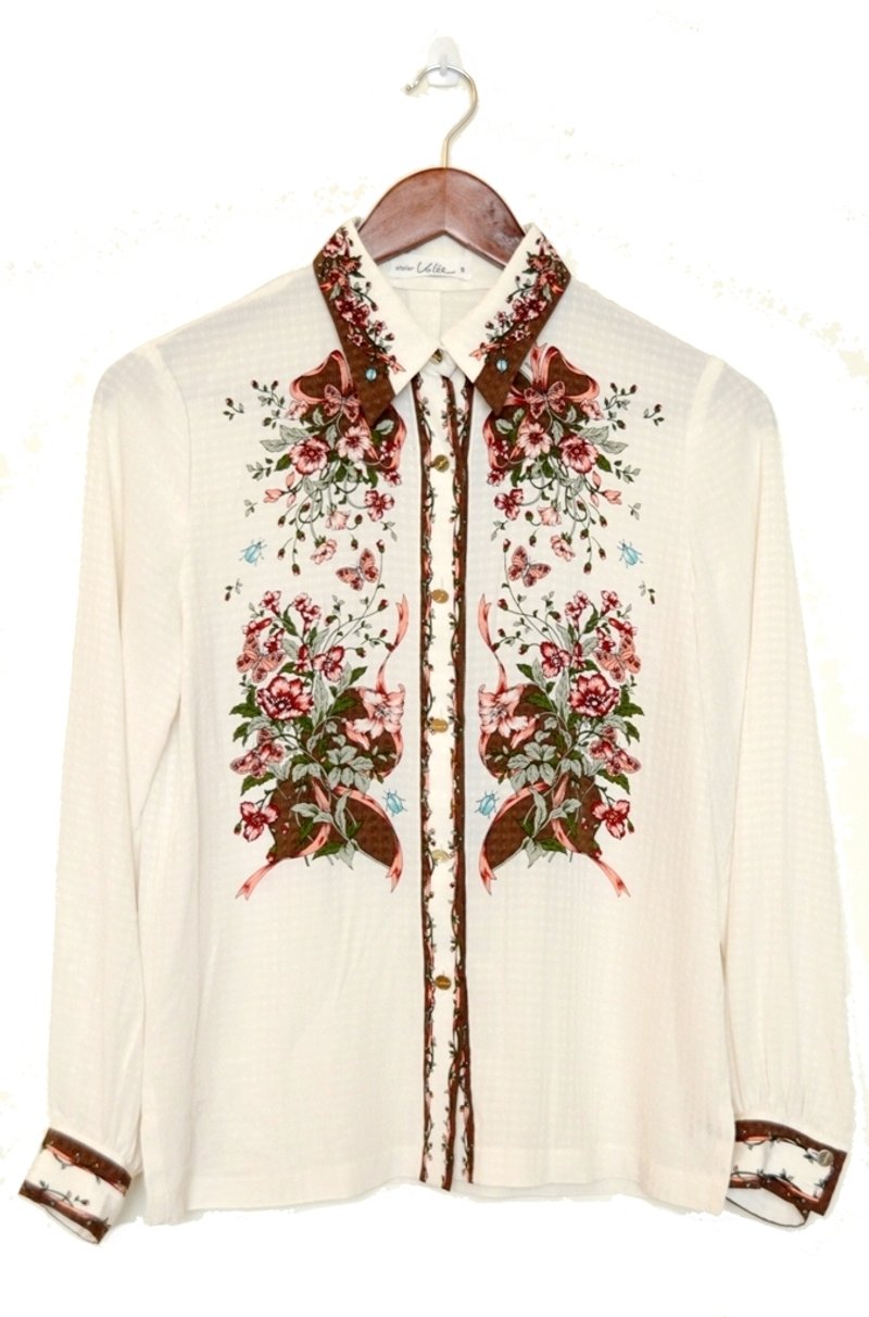 [ilakoa clothing] {古著vintage} 日本 England字樣金色鈕扣百花繚亂長袖襯衫 文藝 復古 - 女襯衫 - 其他材質 