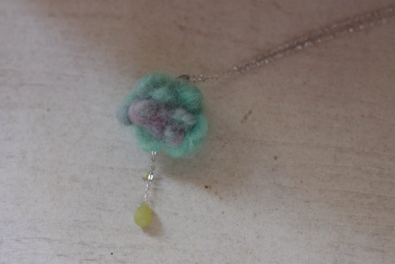 Pink green cloud raindrop necklace green gradient olive jade, customized Swarovski crystal - สร้อยคอ - ขนแกะ สีเขียว