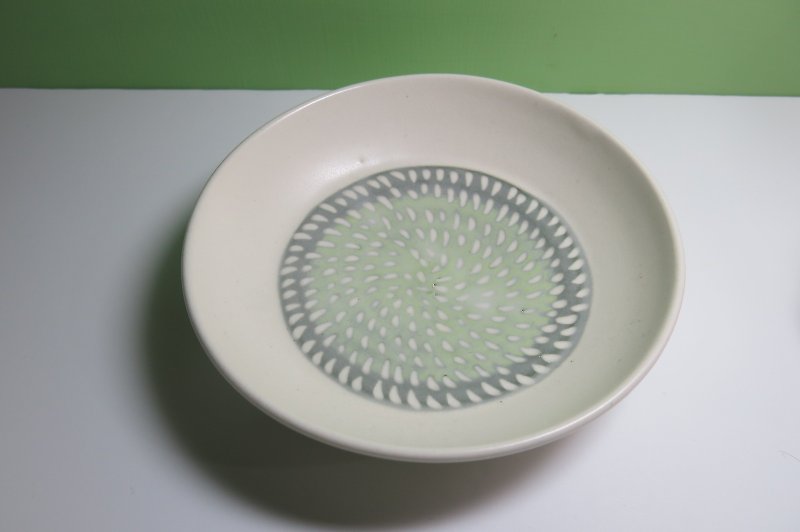 Light rain - shallow ceramic dish - green - จานเล็ก - วัสดุอื่นๆ สีเขียว