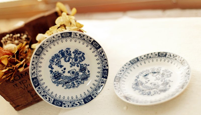 Good day [fetish] Japanese ancient pieces of hand-painted pottery plate - Small Plates & Saucers - Other Materials Blue