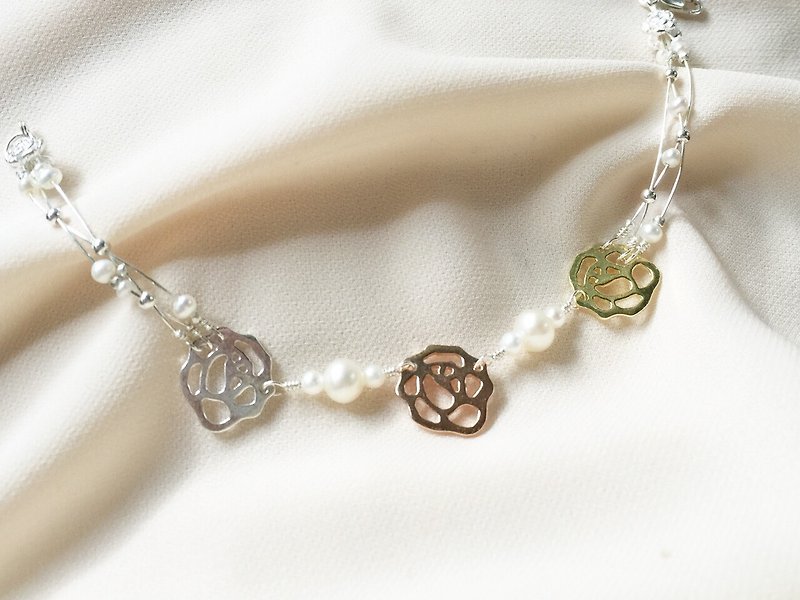 Journal Zhen love / freshwater pearls, sterling silver rose bracelet - สร้อยข้อมือ - โลหะ 