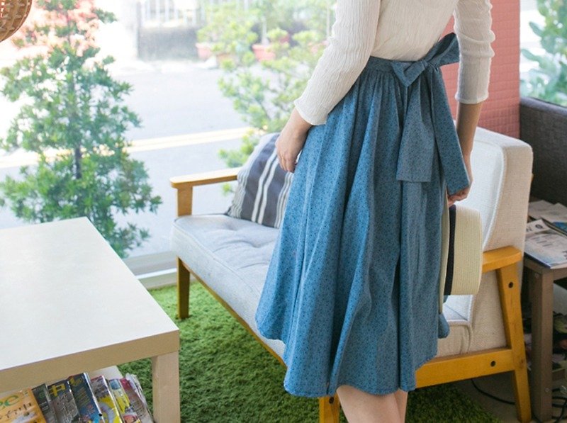 Mark is an Alpine girl floral strapped extra wide round skirt - Skirts - Cotton & Hemp Blue