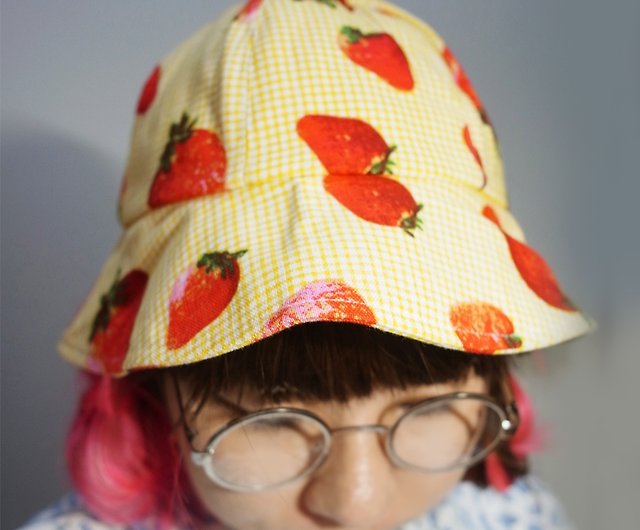 MERRYハート♥素敵な夏のイチゴ帽子（ブラック/イエロー）を愛することができます ショップ amerryheart 帽子 Pinkoi