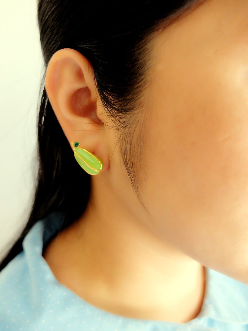 Glorikami 楊桃黃銅耳環 - 耳環/耳夾 - 其他材質 綠色